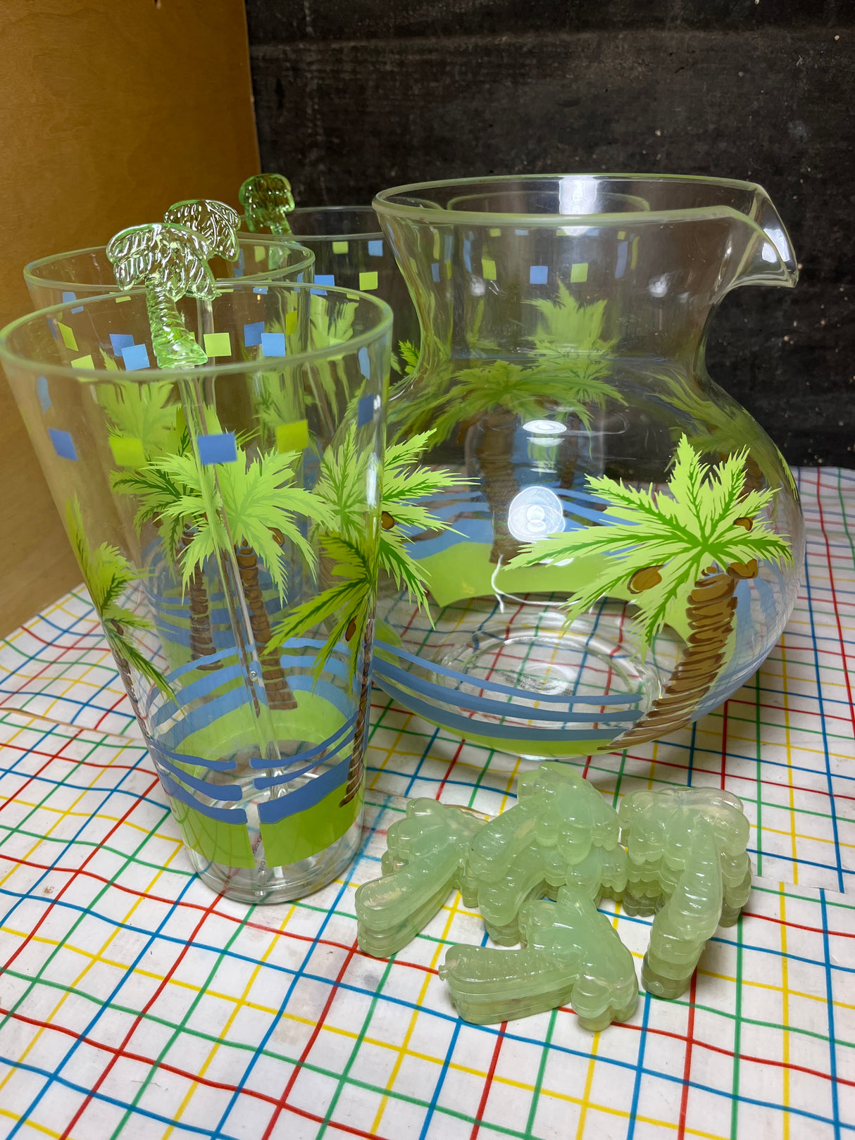 20-piece palm tree drinkware set - clear plastic - vintage Inside Out by the Cellar