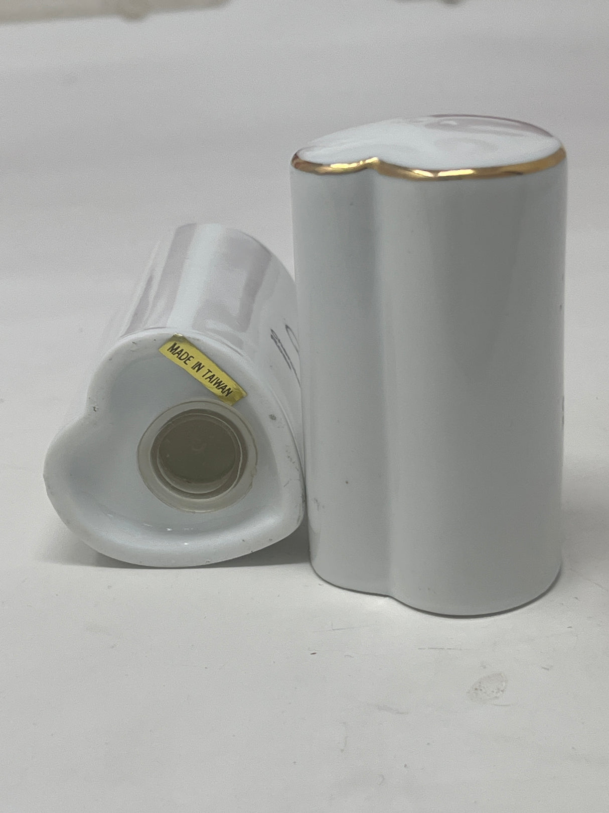 Ceramic heart-shaped salt and pepper shaker set featuring the Georgia State Bird, Brown Thrasher, and Flower, Cherokee Rose, on a white cylindrical design.