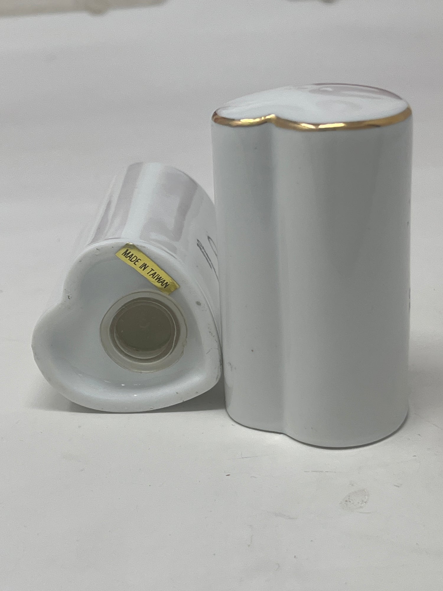 Ceramic heart-shaped salt and pepper shaker set featuring the Georgia State Bird, Brown Thrasher, and Flower, Cherokee Rose, on a white cylindrical design.