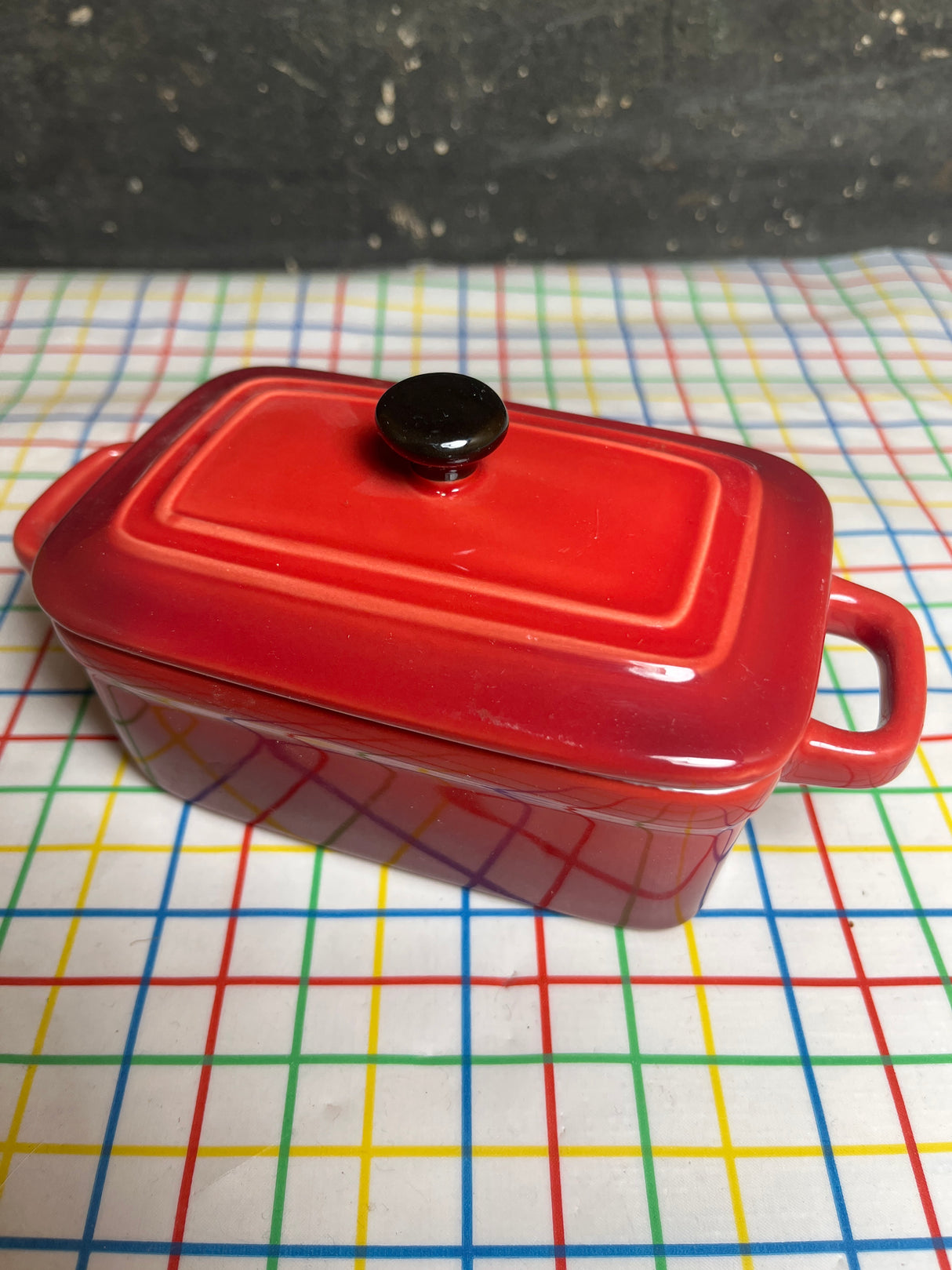 Mini covered baking/casserole dish - red stoneware ceramic - Housewares International
