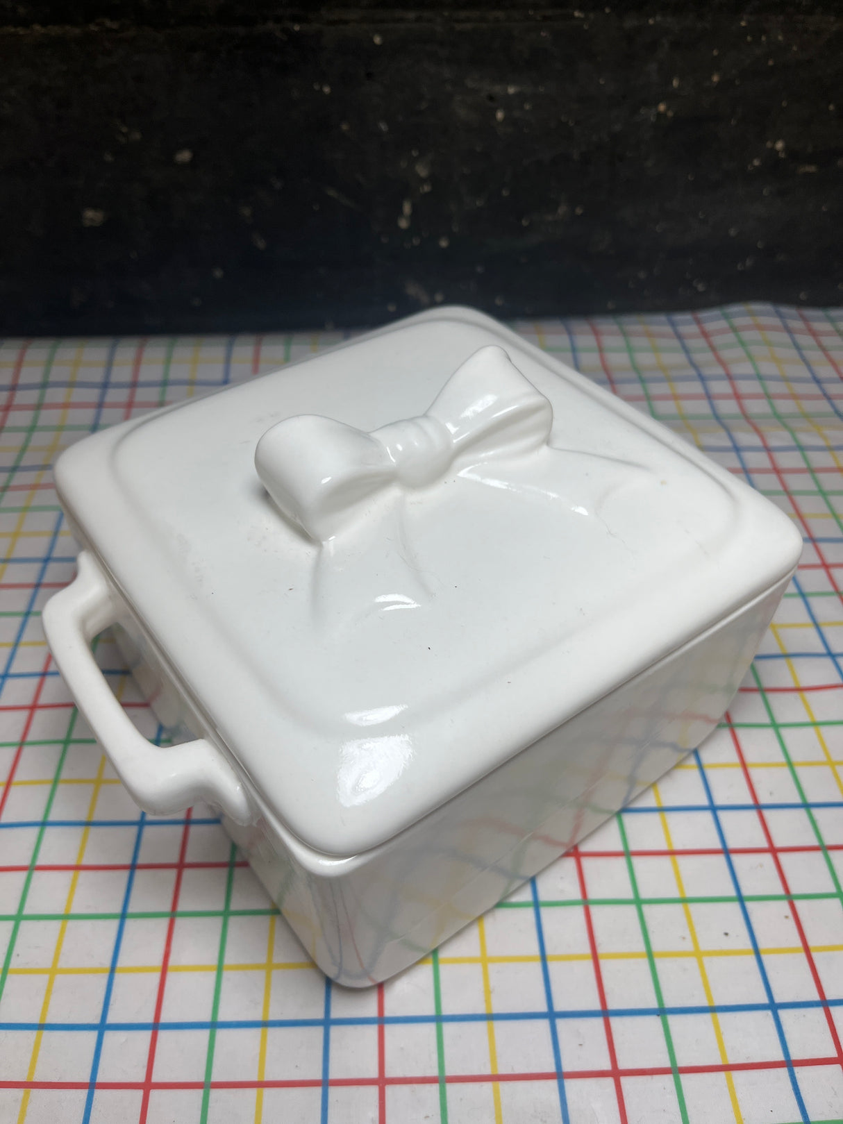 Square baking dish with bow 21.3 oz - white ceramic