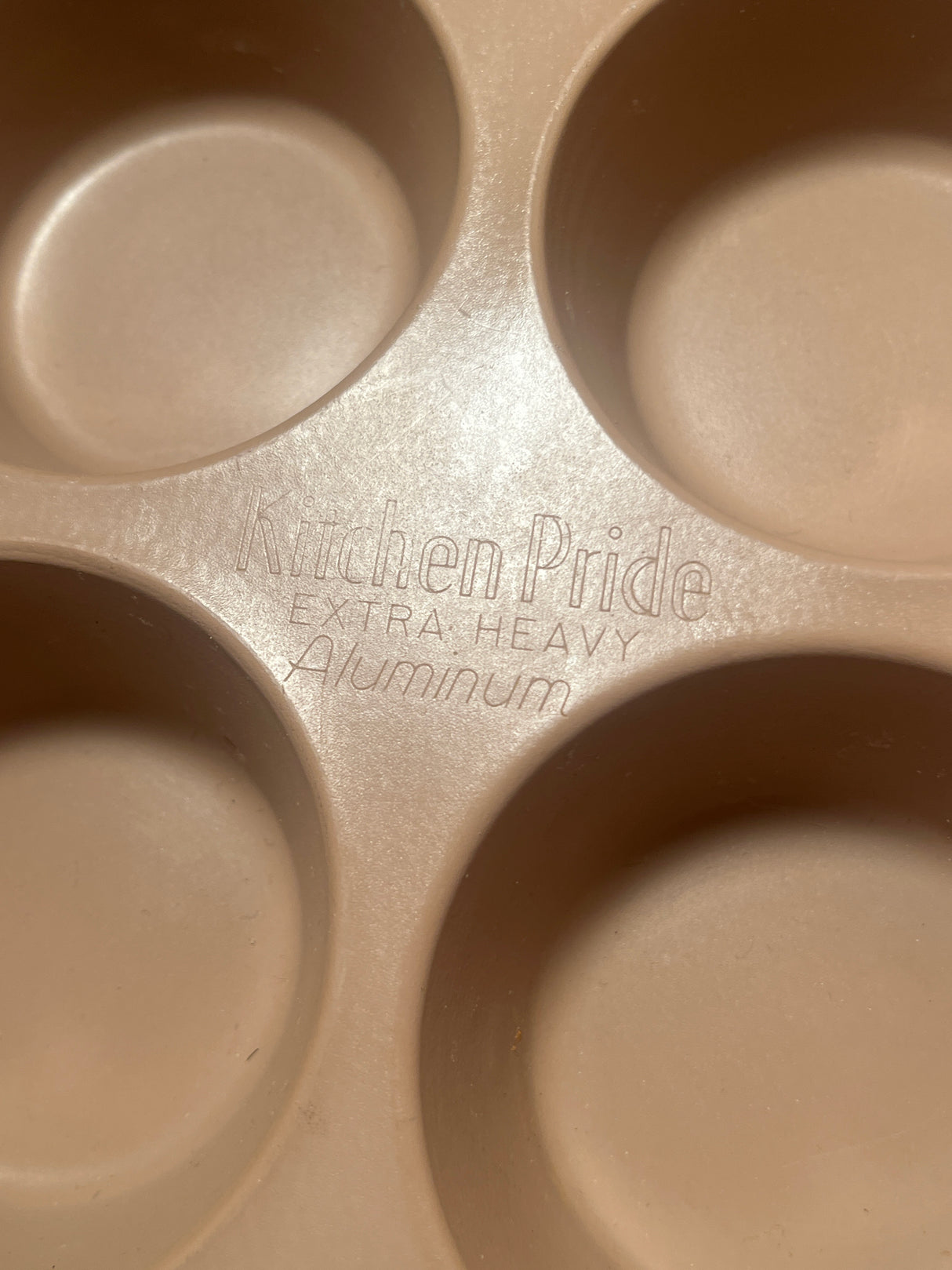 Kitchen Pride by Mirro USA aluminum muffin cupcake pan with 6 2.5"D holes