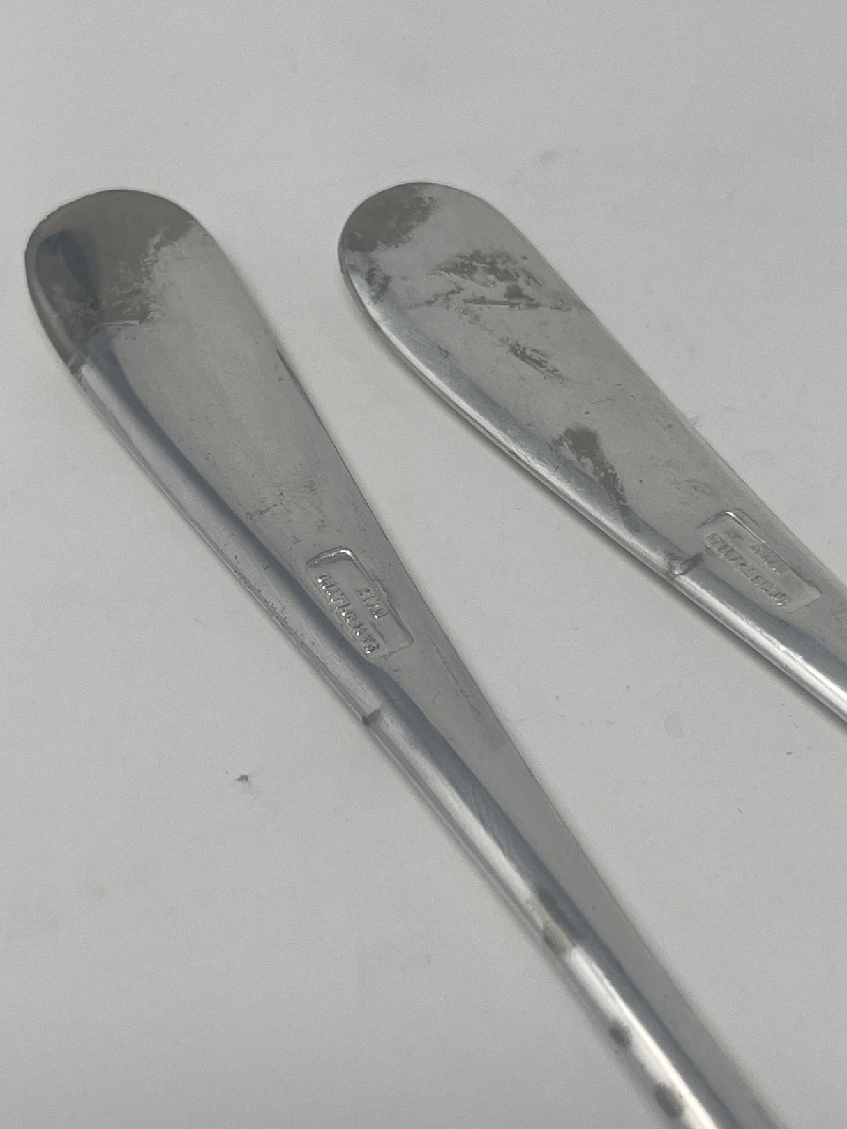 Italian silver plated salad tongs, featuring an elegant, minimalist design from the 1970s, shown with some tarnish from normal use.