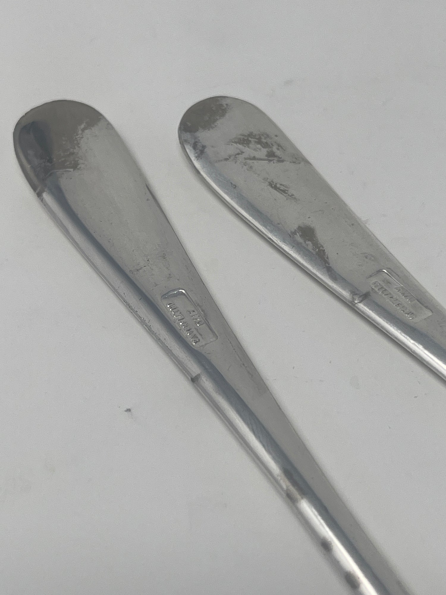 Italian silver plated salad tongs, featuring an elegant, minimalist design from the 1970s, shown with some tarnish from normal use.