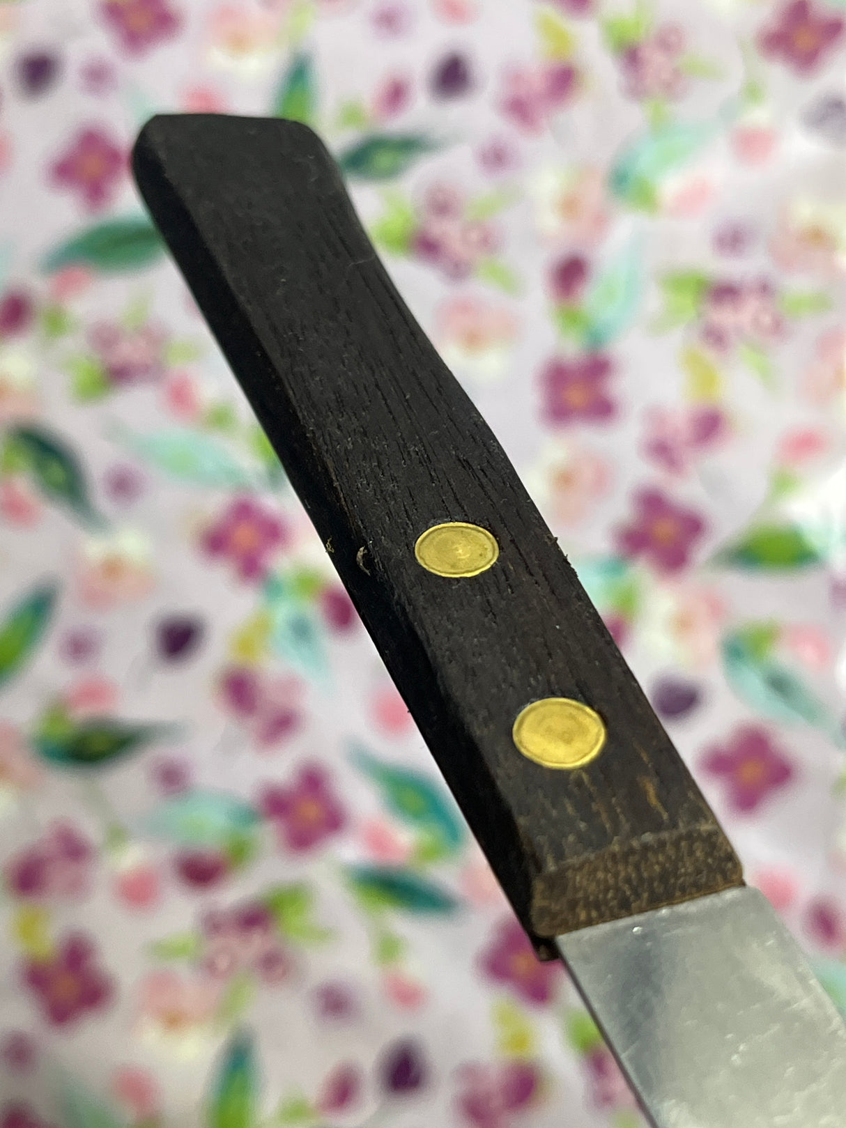 Serrated steak (or tomato) knife - stainless steel wood handle - ASSORTED