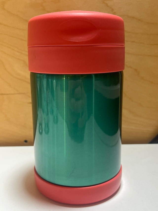 Double-walled pink and green Thermos with red lid, ideal for keeping meals warm. Perfect for transporting coffee, soup, or leftovers on the go.