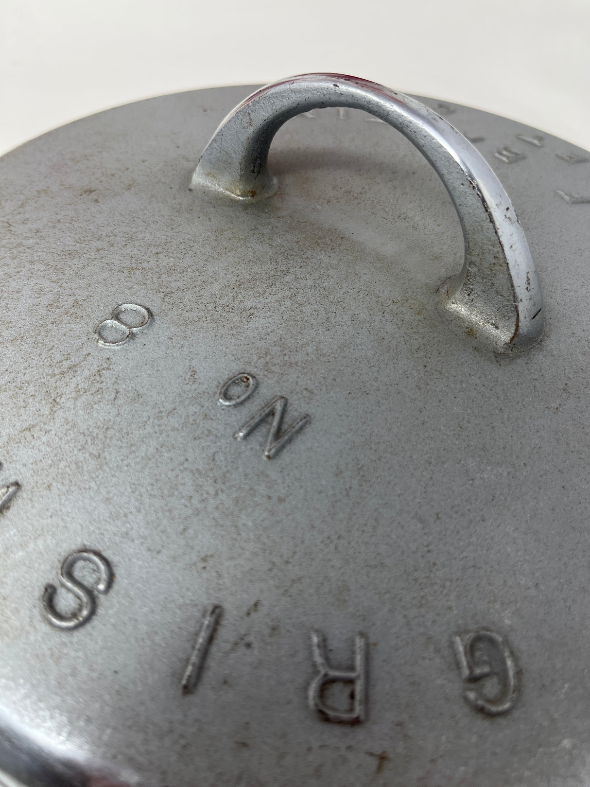 RARE antique Griswold No. 8 skillet and self-basting cover, cast-iron with chrome-plated lid, showing some wear, but in excellent working condition from the 1930s.