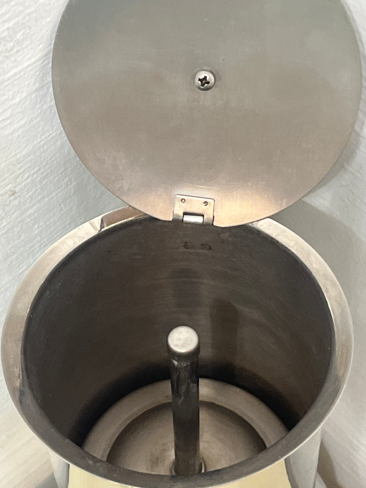 VEV Vigano Carioca 6-cup stainless steel stovetop espresso pot, open view showing empty interior with circular heating element and central tube, lid slightly ajar.