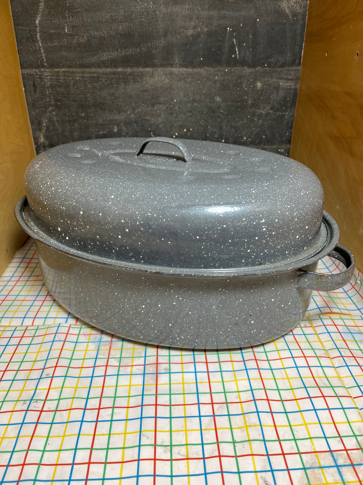 15-inch oval roasting pan with lid - gray speckled enameled stainless steel - vintage Granite Ware