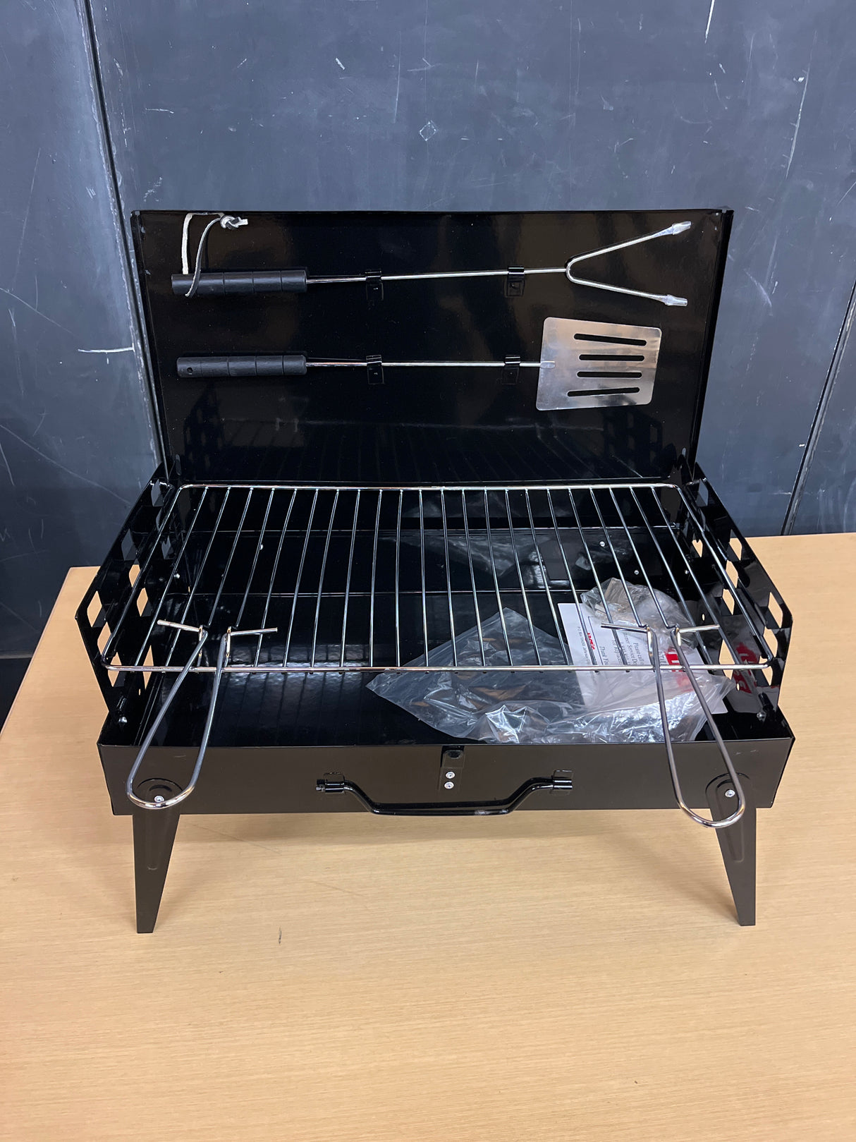 Portable hibachi grill - black coated stainless steel - vintage Arctic