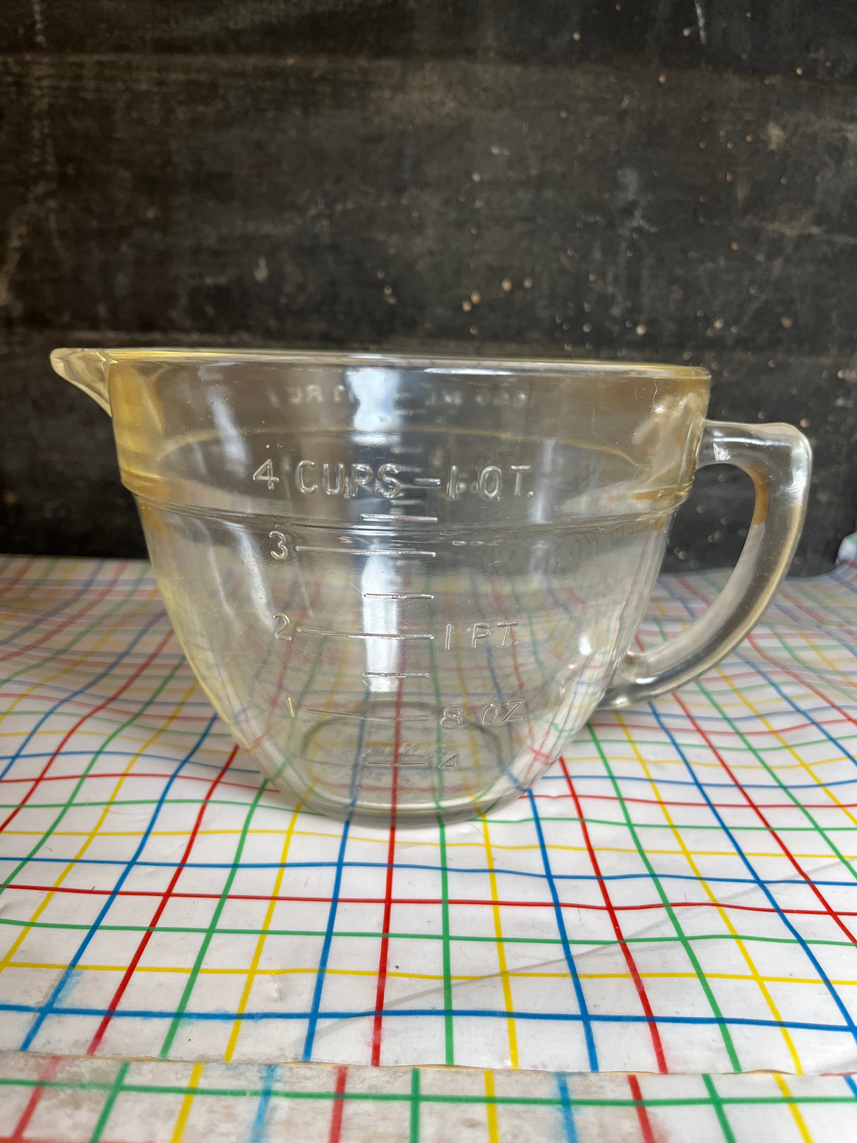 4-cup easuring batter bowl with pouring spout and handle - clear glass - vintage Fire-King Anchor Hocking