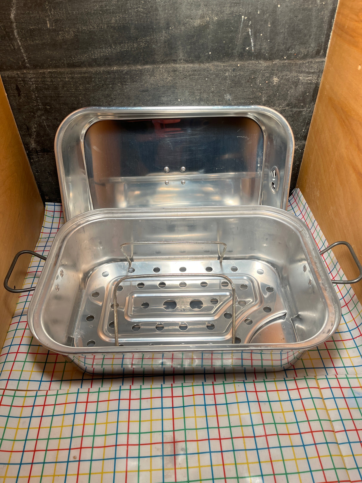 Roaster with tray insert and lid - aluminum- vintage Wear-Ever