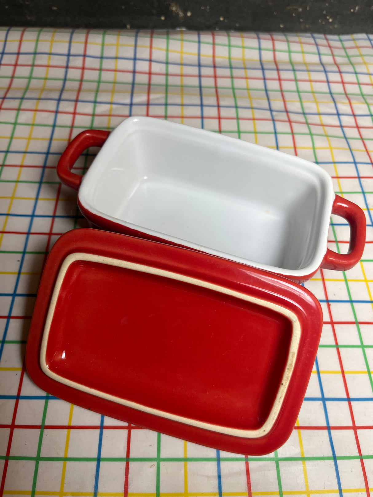 Mini covered baking/casserole dish - red stoneware ceramic - Housewares International