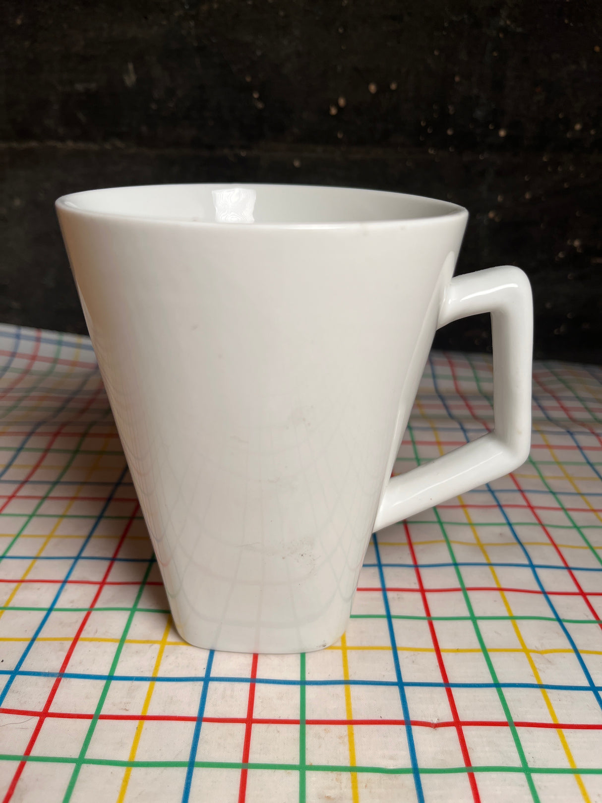 Mug with rectangular base - white ceramic - Oxford Professional Grade