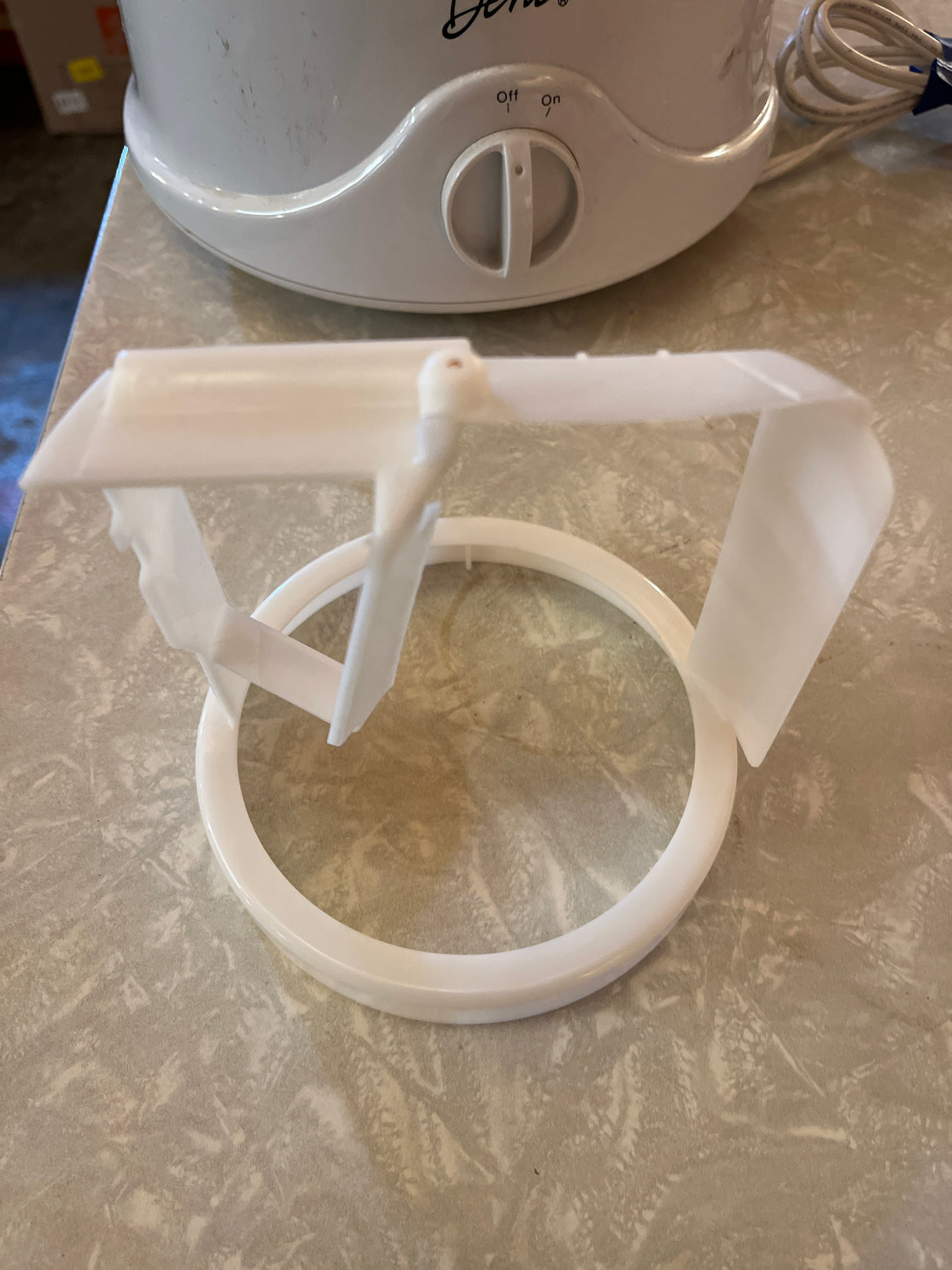 Automatic ice cream maker - Deni 5100's white plastic agitator with two fin-shaped paddles, visible against the appliance's main body with Off/I/On rocker switch.