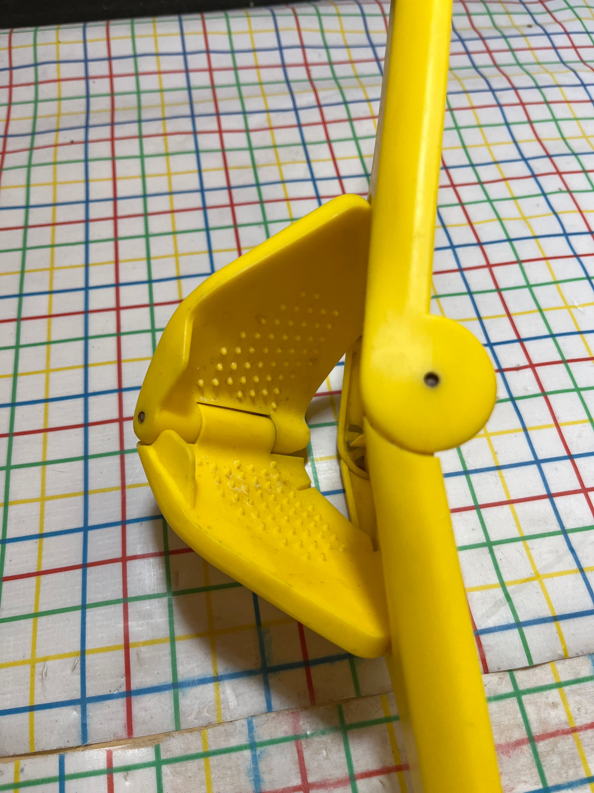 Fluicer (flat citrus juicer) - yellow plastic - Dreamfarm