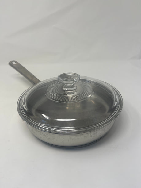 A versatile 18/10 stainless steel sauté pan with a glass Pyrex lid for controlled cooking. Ideal for smaller portions, perfect for solo chefs.