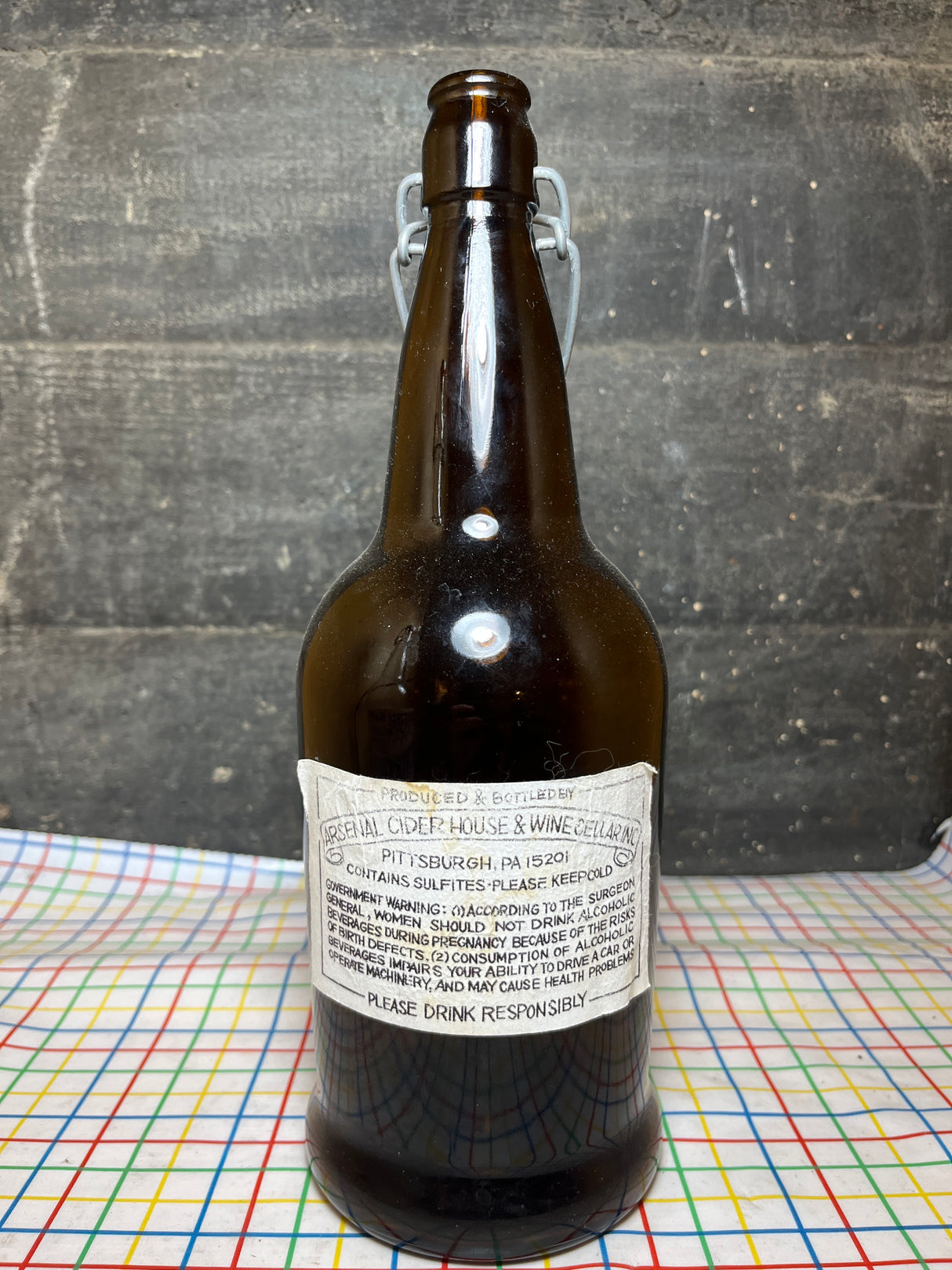 1 liter bottle with stopper - glass and silicone - Arsenal Cider House