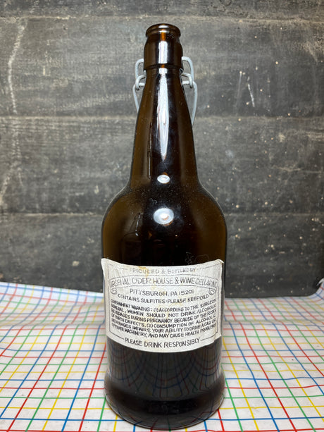 1 liter bottle with stopper - glass and silicone - Arsenal Cider House