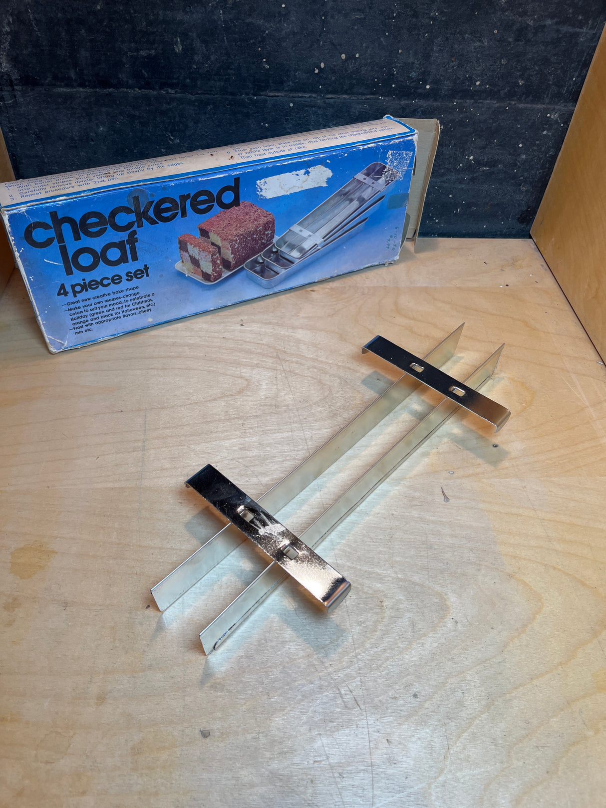 Battenburg cake divider checkered loaf 4-piece set with original box and metal inserts for creating checkerboard patterns in baked goods. Ideal for creative baking.
