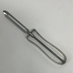 A sharp EKCO stainless steel vegetable peeler with floating blade, featuring a curved tip for precise cutting. Inscription: “NEE ACTION PAT. NO 2232940”.