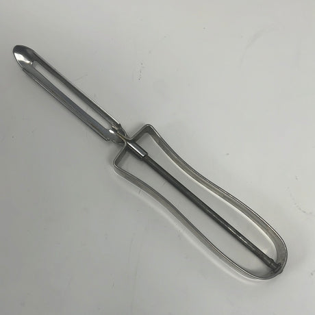 A sharp EKCO stainless steel vegetable peeler with floating blade, featuring a curved tip for precise cutting. Inscription: “NEE ACTION PAT. NO 2232940”.
