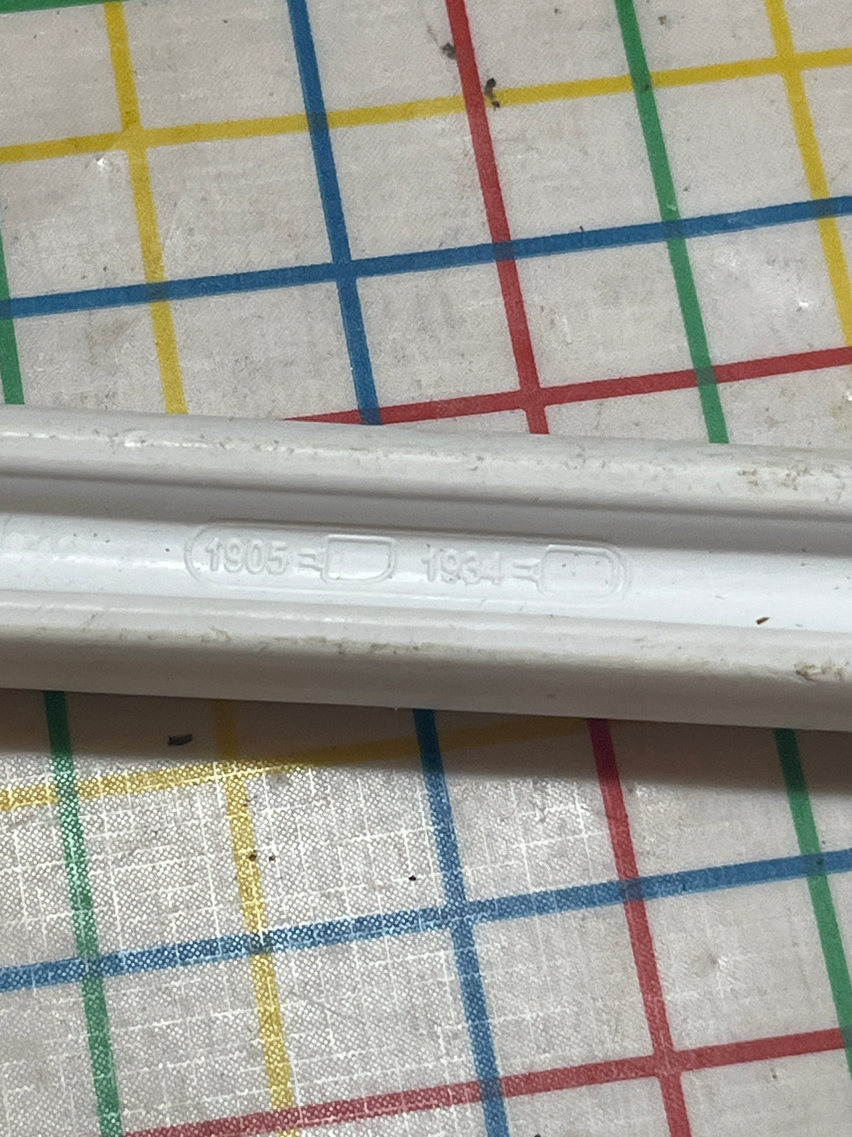 Commercial-grade scraper spatula - rubber and food-grade plastic - Rubbermaid FG1906000000