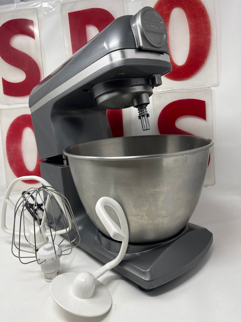 Farberware 6-speed professional mixer with sturdy metal bowl and wire attachment, ideal for home bakers. Features three paddle attachments for versatile mixing.