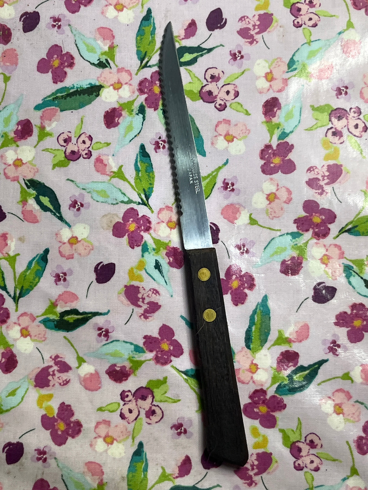Serrated steak (or tomato) knife - stainless steel wood handle - ASSORTED