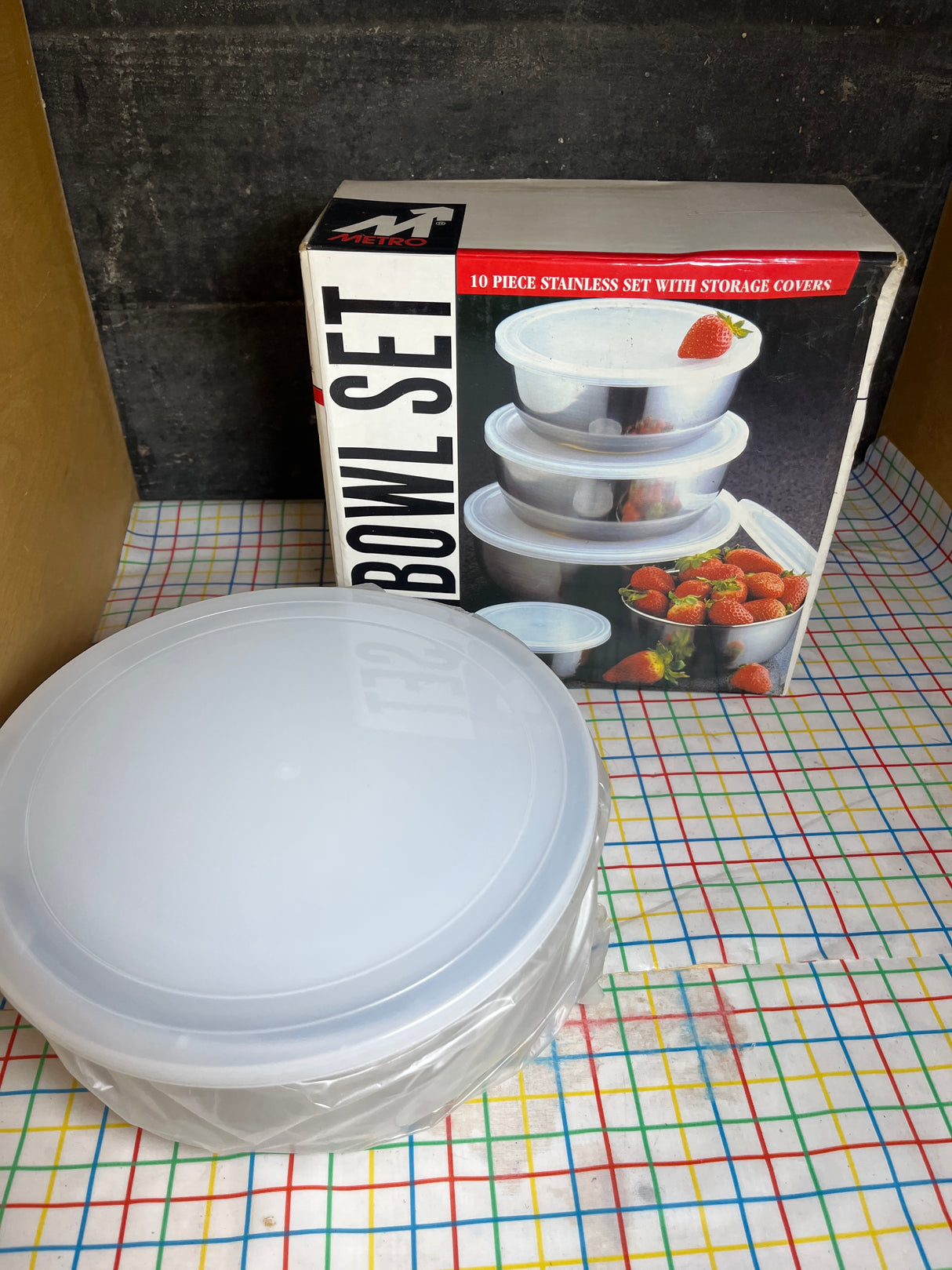 10-piece nesting bowl set - stainless steel w/ plastic lids - Metro 1036