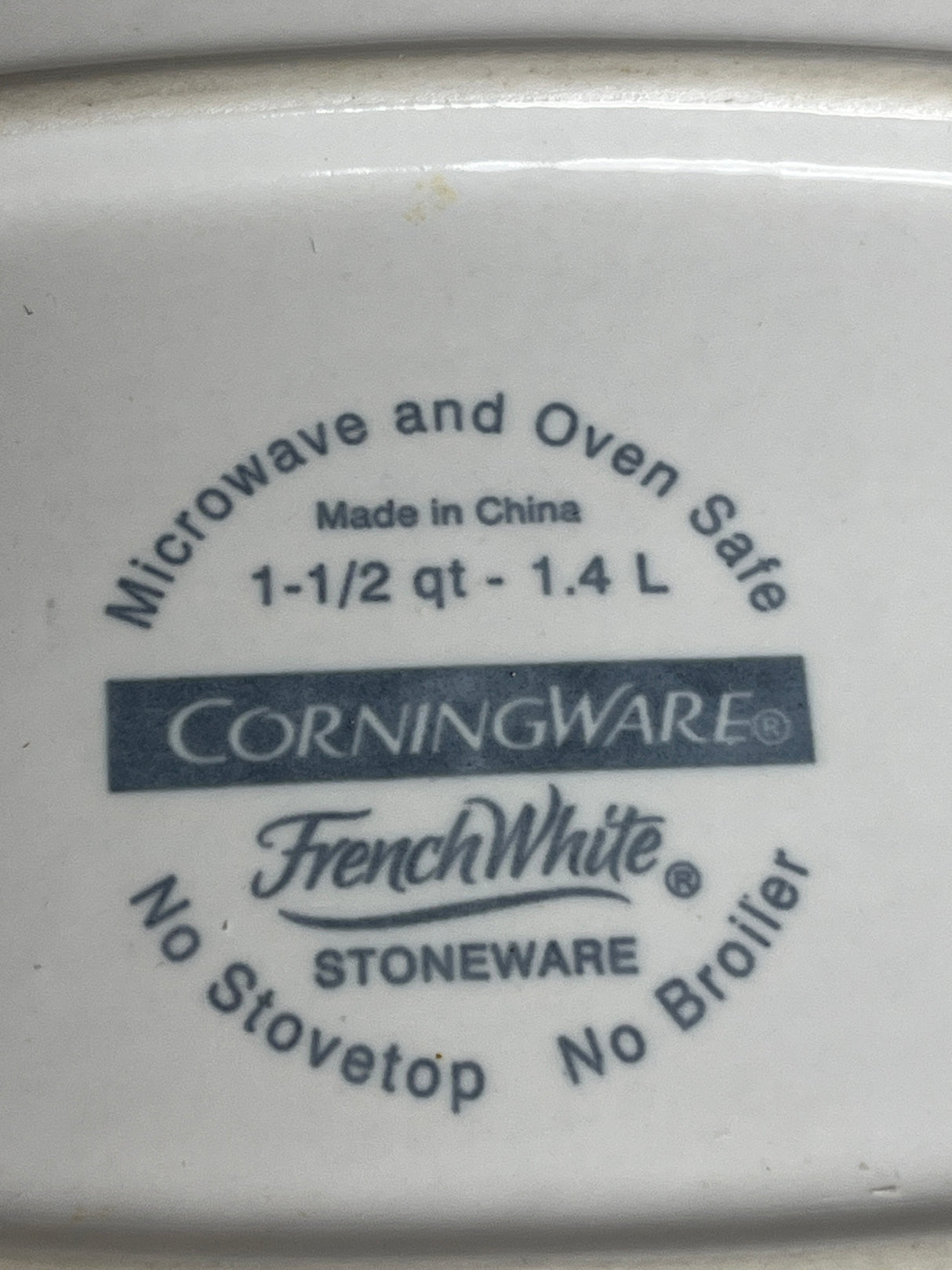 1.5qt/1.4L oval casserole dish - CorningWare French White