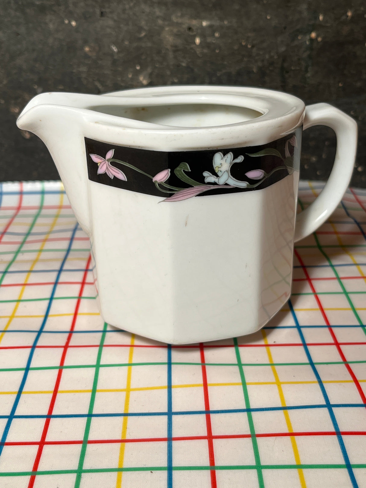 Creamer with lily pattern - Seagull