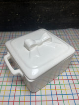 Square baking dish with bow  21.3 oz - white ceramic