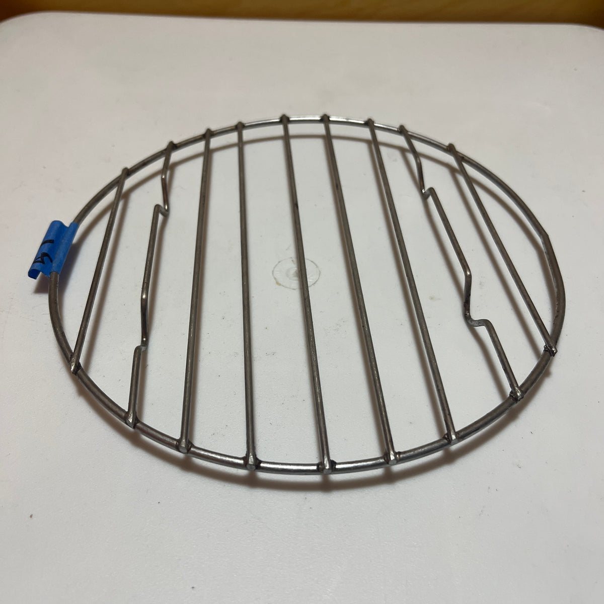 Small circular wire cooling rack with raised feet – Spoons Kitchen Exchange