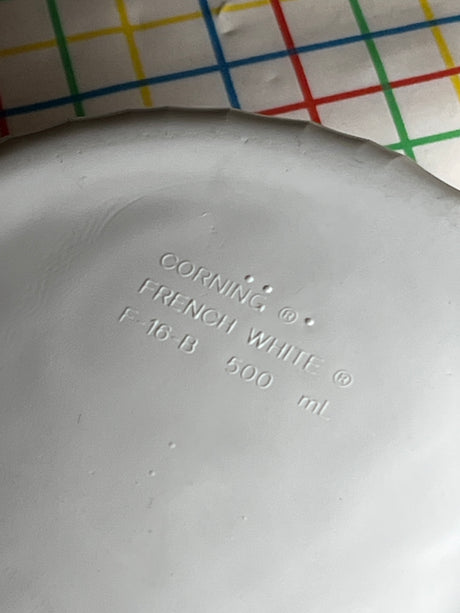 500mL round baking dish - white ceramic - vintage Corning F-16-B French White