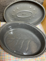 15-inch oval roasting pan with lid - gray speckled enameled stainless steel - vintage Granite Ware