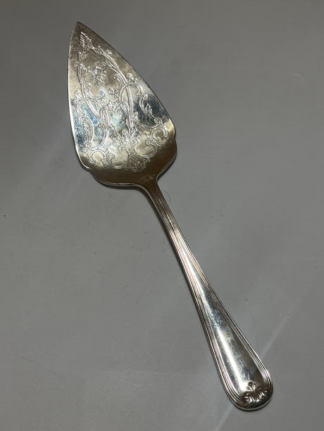 Gorham ornate engraved silver plate dessert server in a Pointed Antique pattern, ideal for elegantly serving cake or pie. Made in Italy post-1940.