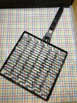 Expandable grilling basket with folding handle - Nonstick coated steel