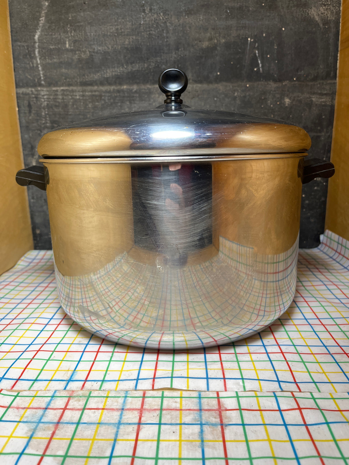 8qt stock pot - aluminum with black Bakelite handles - vintage Farberware