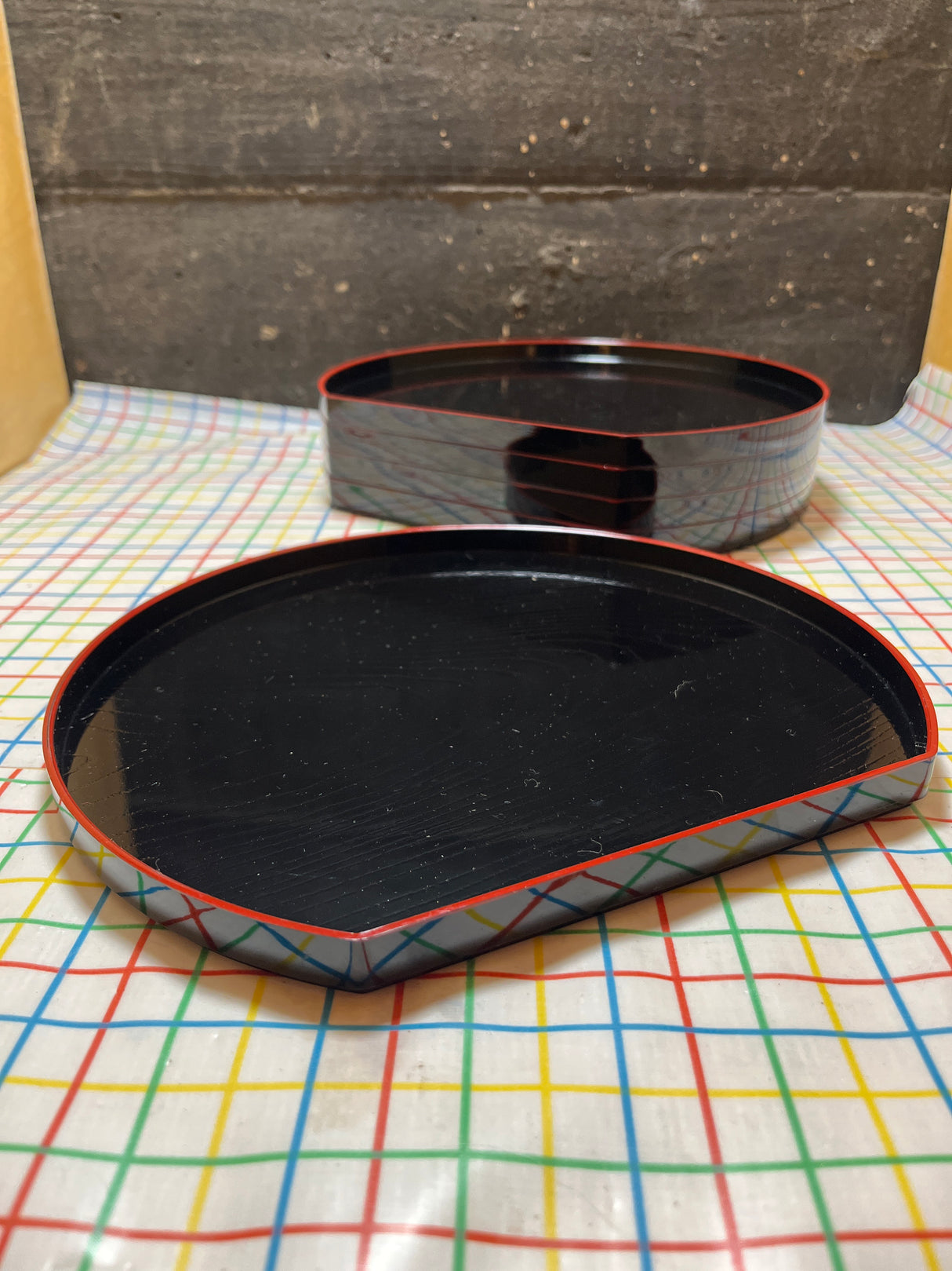 Set of 5 half moon sushi plates - black plastic with red rims