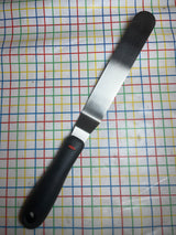 Bent icing knife - stainless steel with black softgrip handle  - OXO Goodgrips