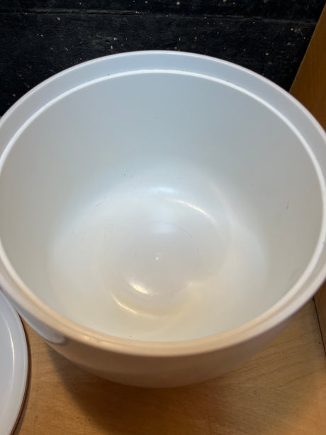 Insulated white plastic food or ice bucket - vintage retro Thermos Dinex, showing an empty interior and matching lid, ideal for maintaining food temperature and durability.