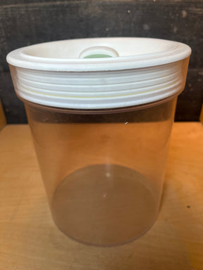 Food storage container with vacuum seal lid - 5L clear plastic from Click Clack, featuring a white screw-on lid with central valve, ideal for airtight storage.
