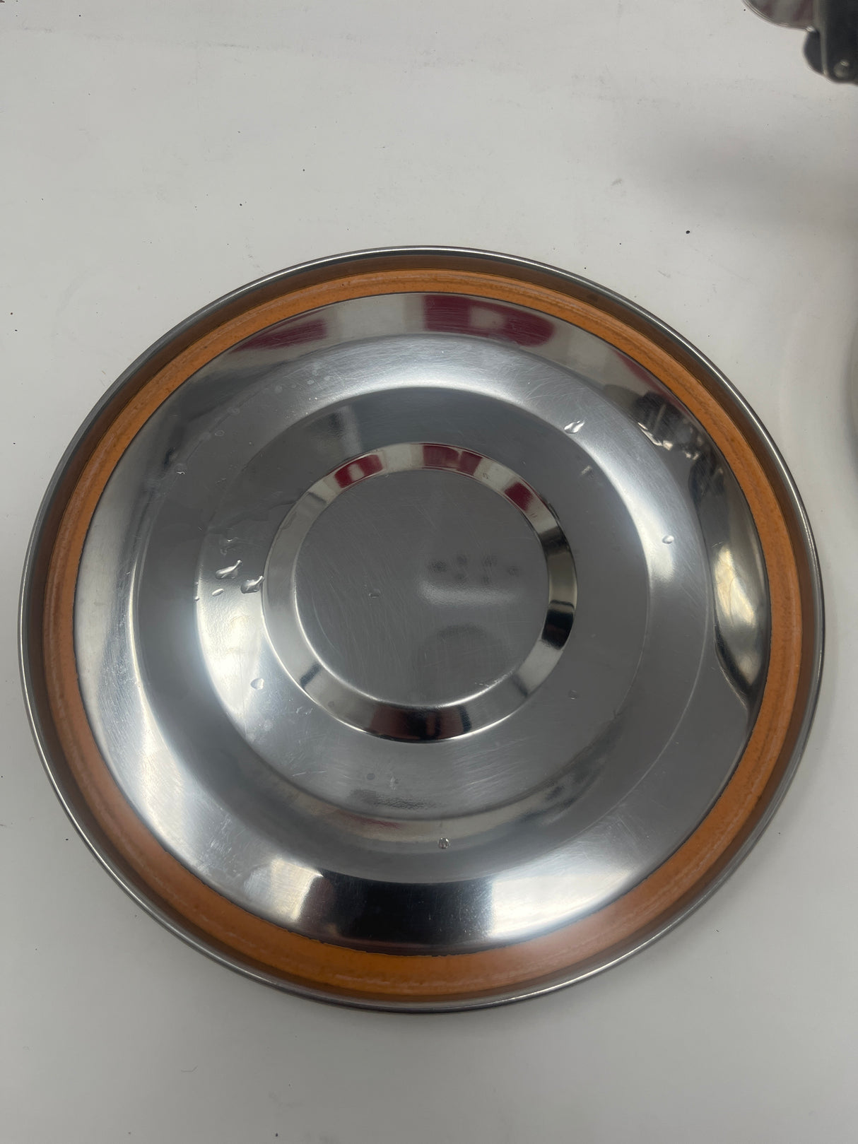 Stainless steel Korean food storage container with a locking lid and silicone lining, ideal for storing leftovers, pickling, and banchan.