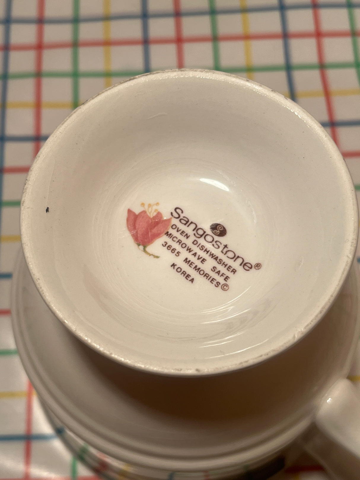 Teacup and saucer set with lily pattern - Sangostone