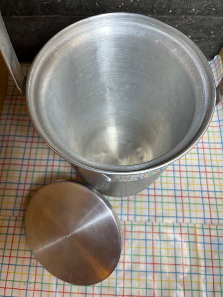 Ice bucket with handle - aluminum and Bakelite - vintage Italian B-509