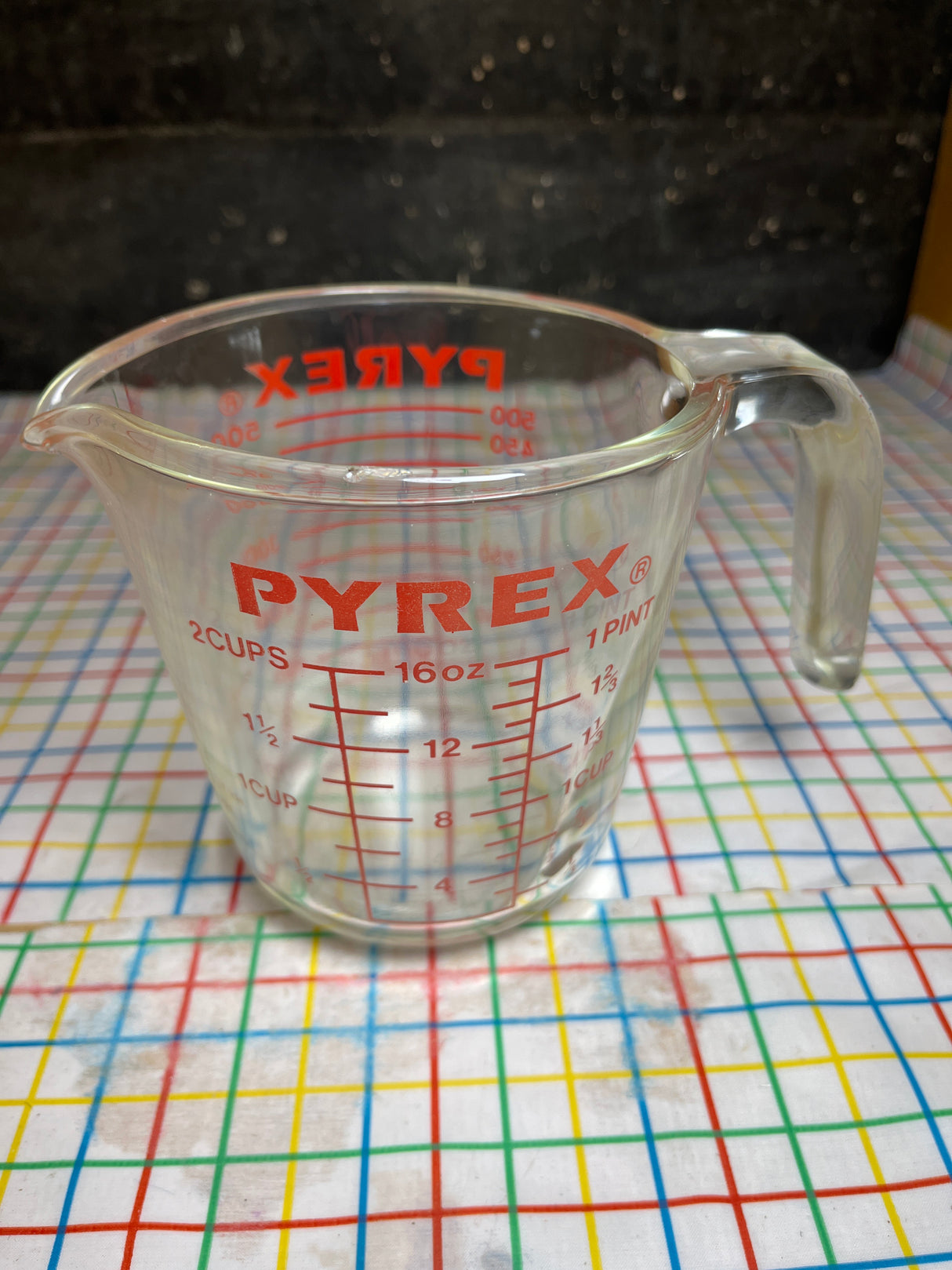 2-cup measuring cup - clear glass and red lettering - vintage PYREX
