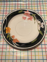Teacup and saucer set with lily pattern - Sangostone