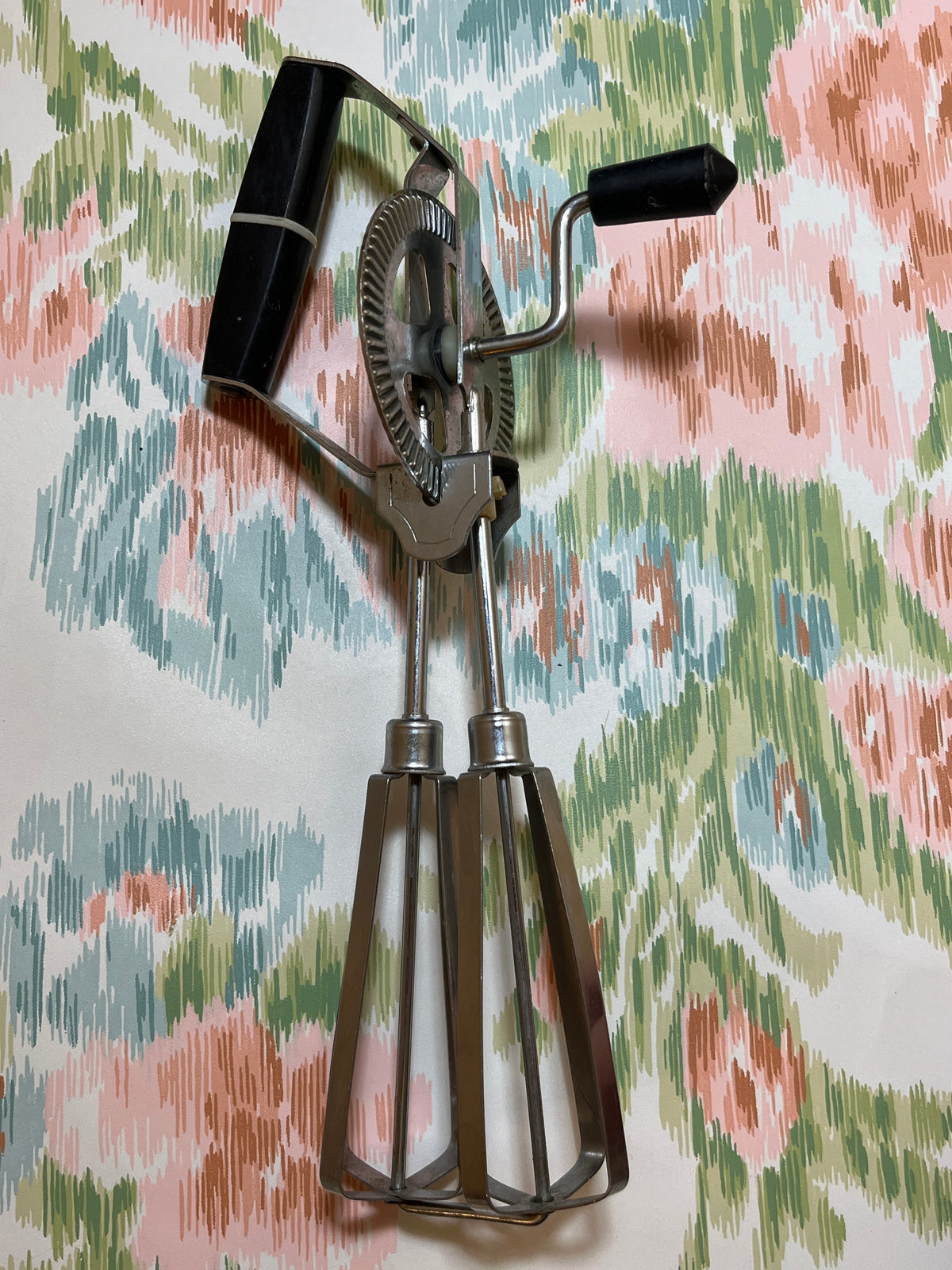 Manual hand mixer - stainless steel and plastic - vintage