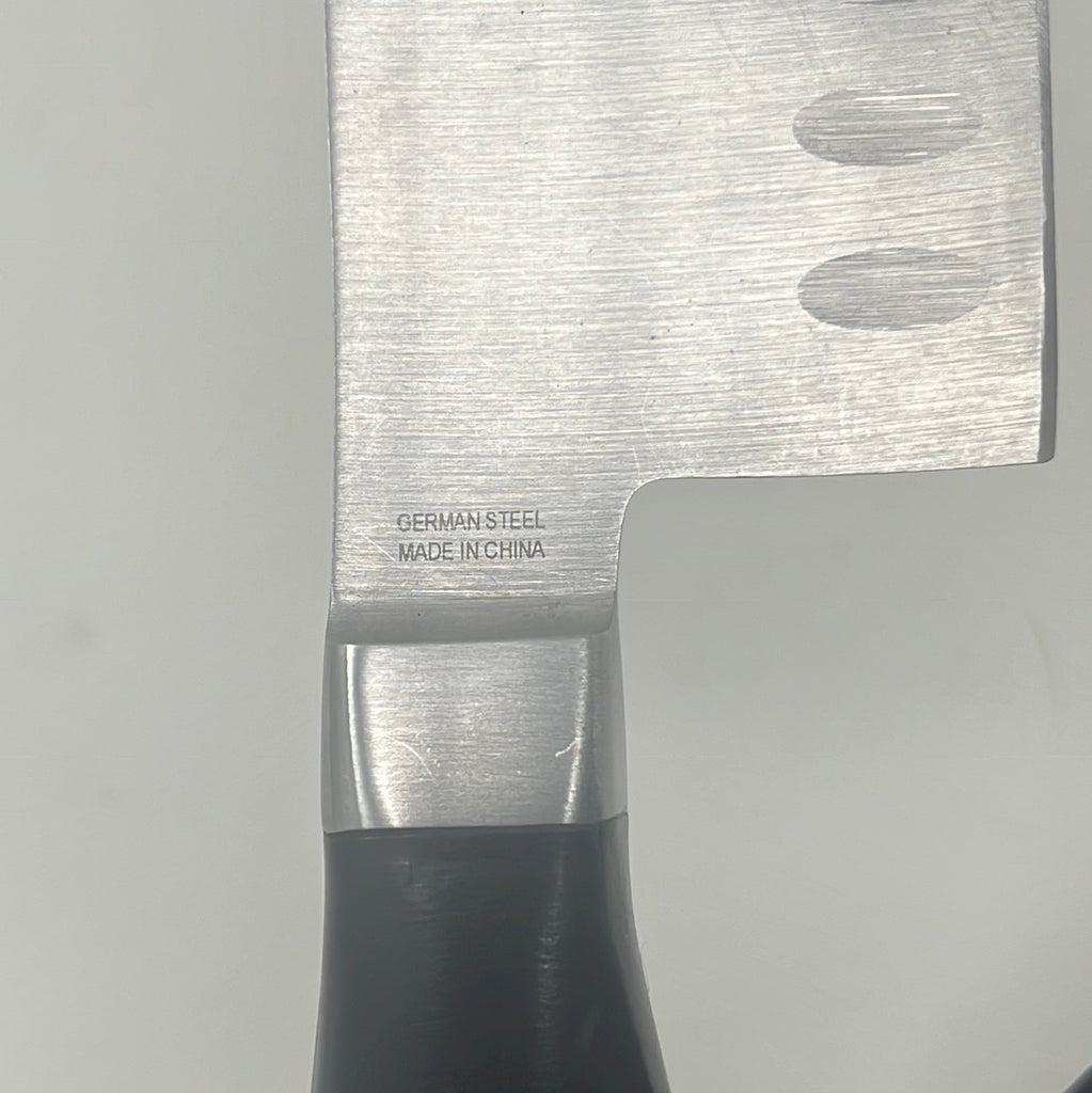 A versatile Calphalon 7 Santoku knife with fluted edges for precise chopping, slicing, and mincing. Made in China with German steel.